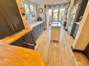 Kitchen- click for photo gallery